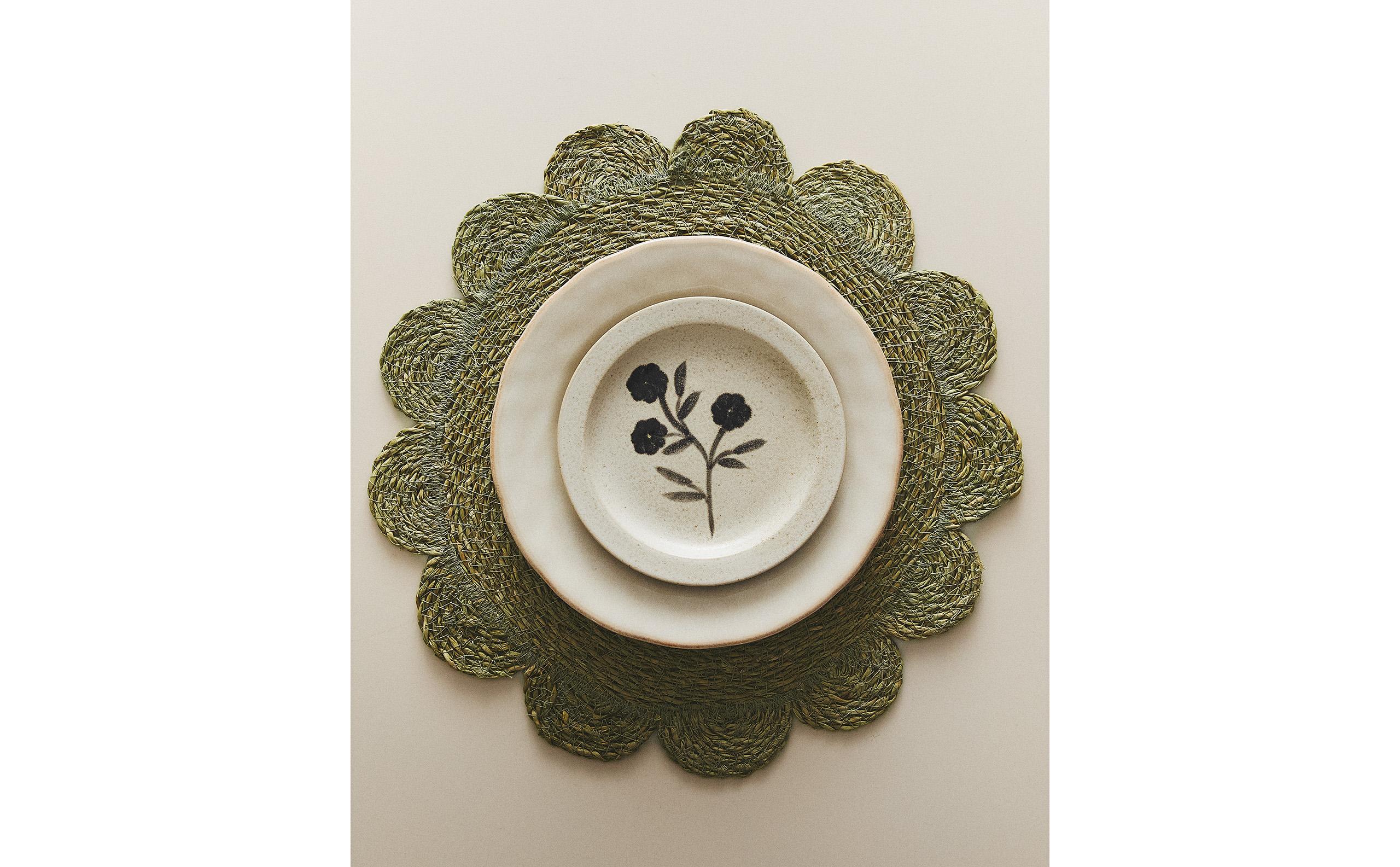 FLOWER RATTAN PLACEMAT product thumbnail 3