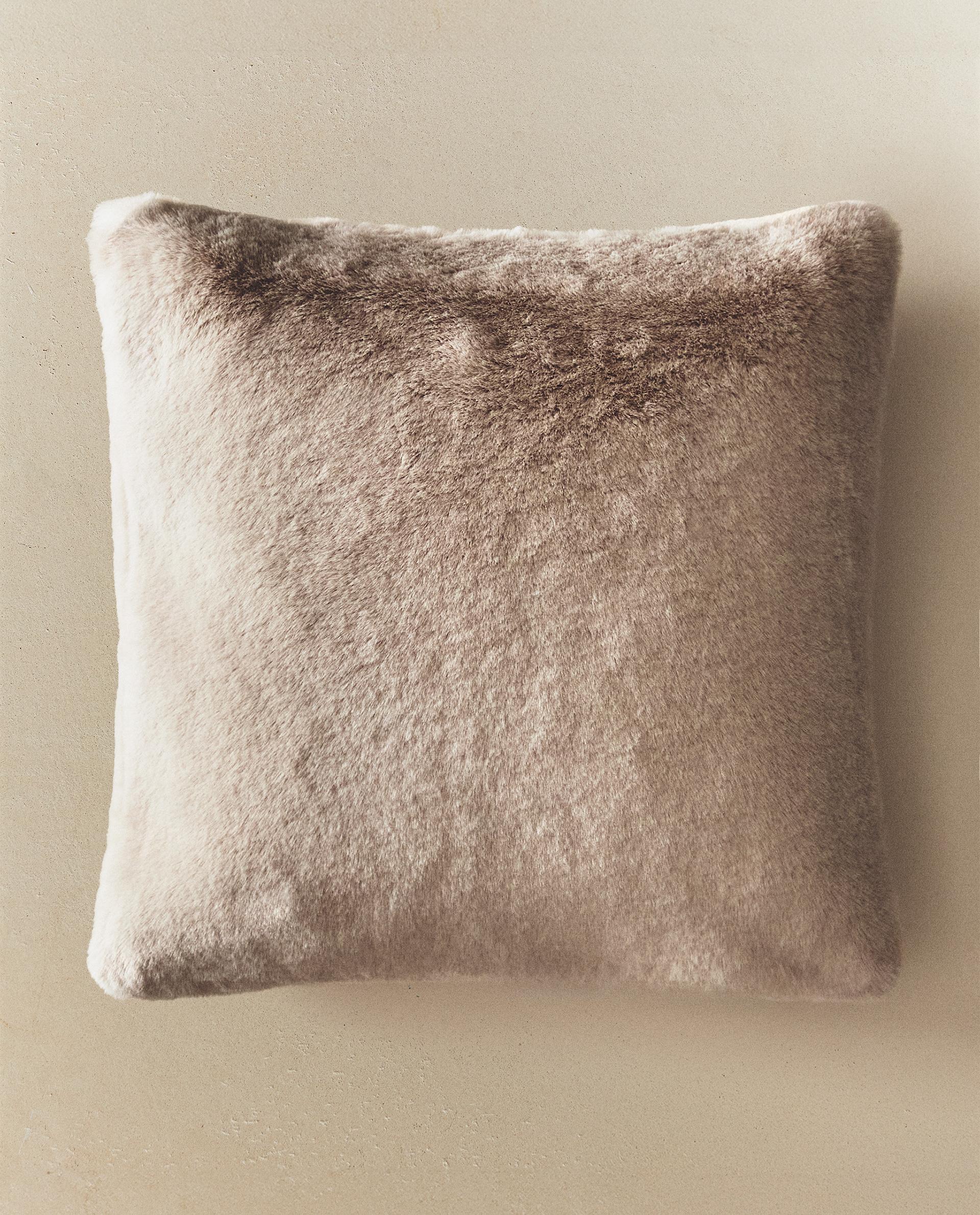 zara フェイクファーボアクッションカバーピローケースブラウンベージュ フェイクファー クッションカバー | Zara Home 日本/Japan