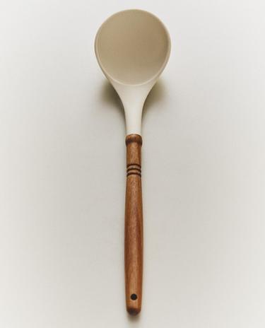 SILICONE AND WOOD LADLE