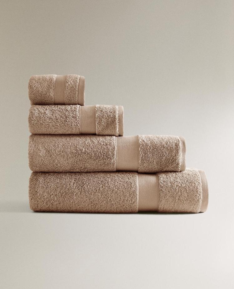 ASCIUGAMANO DA BAGNO IN COTONE PREMIUM (600 G/M²)