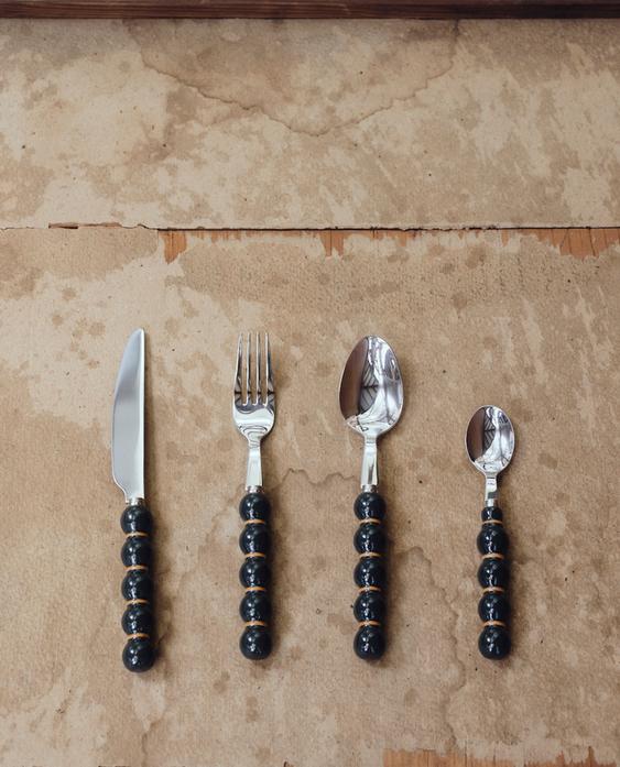 CUTLERY SET WITH CERAMIC HANDLE (SET OF 4)