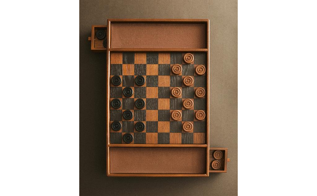 SET MED DAMSPEL I TRÄ