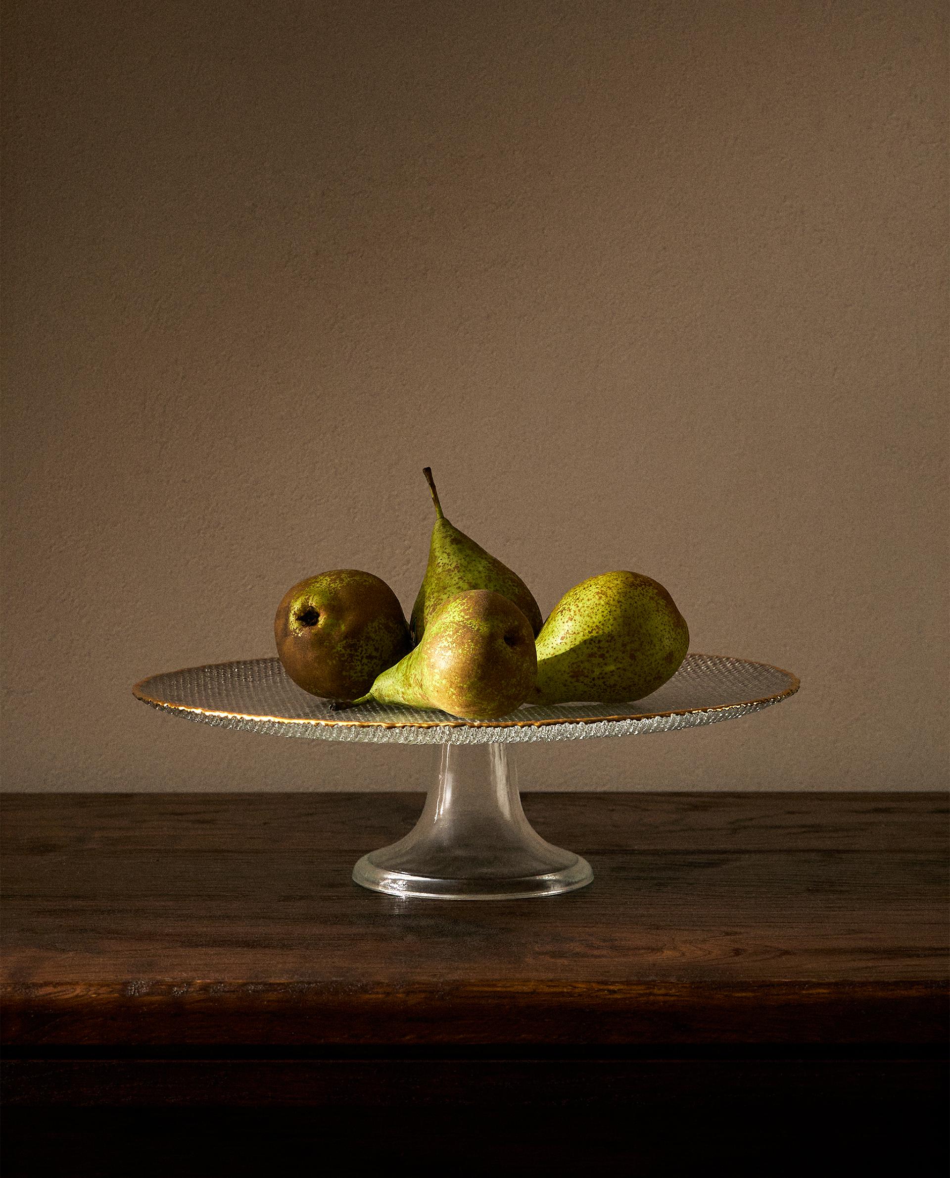 RAISED GLASS SERVING DISH WITH GOLD RIM