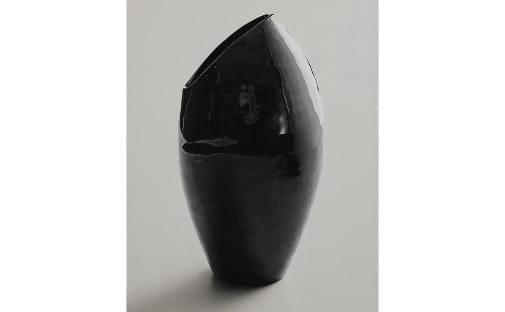 UREGELMÆSSIG RUND KERAMISK VASE UREGELMÆSSIG RUND KERAMISK VASE