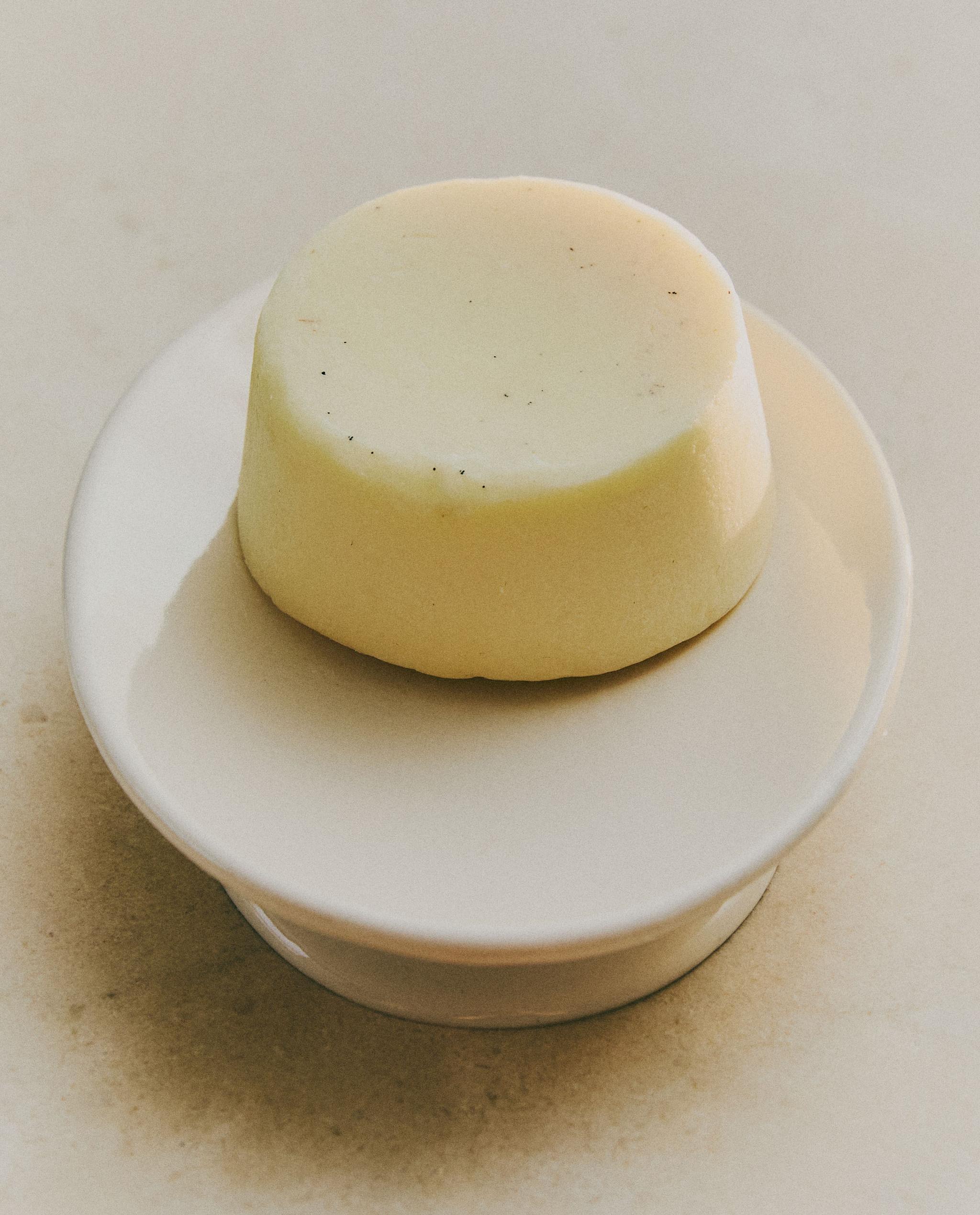 CREAM CERAMIC BATHROOM SOAP DISH product thumbnail 10
