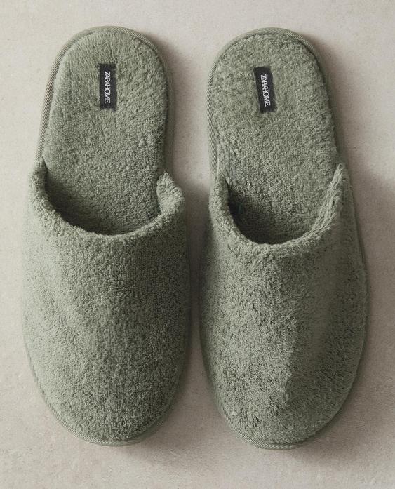 CHAUSSONS SERVIETTE DE BAIN