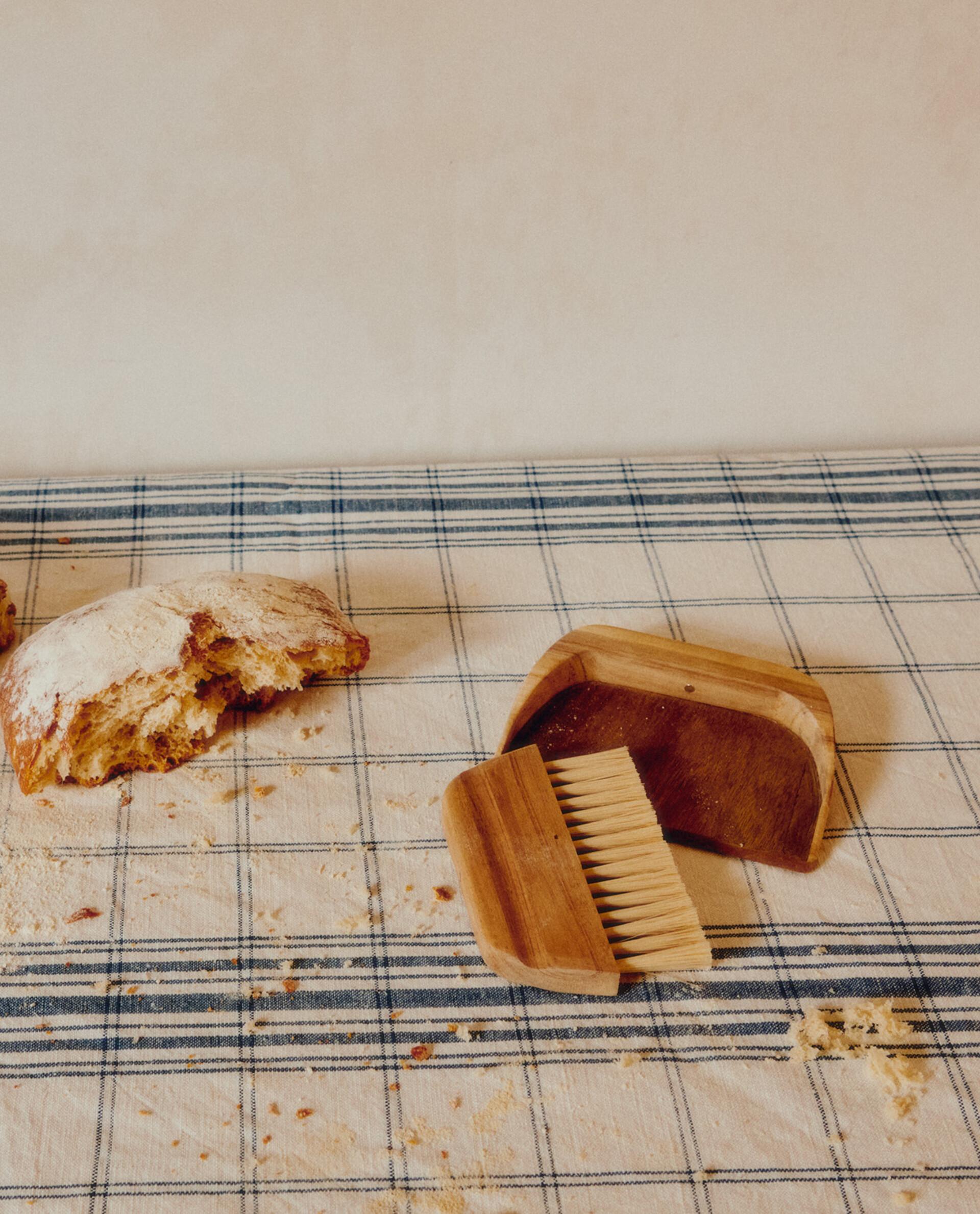 WOODEN DUSTPAN AND BRUSH product thumbnail 12