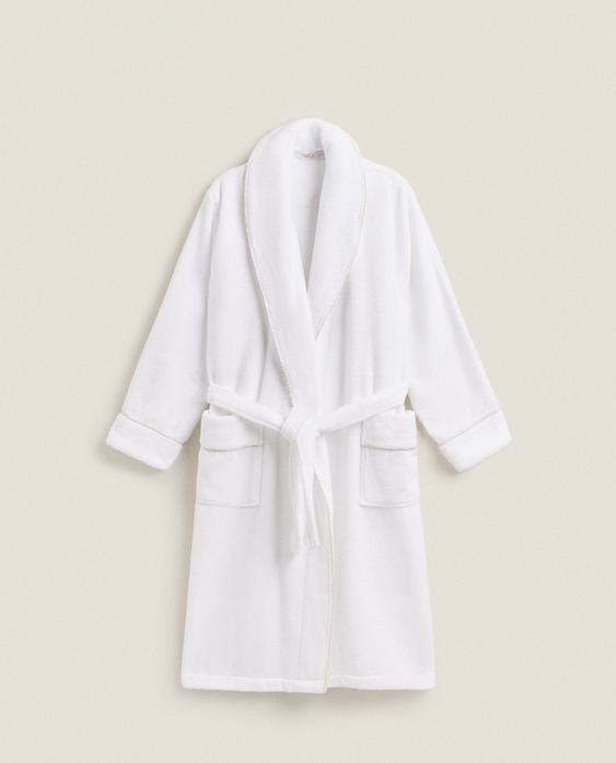 ХАЛАТ ЗА БАНЯ С КАНТ (400 ГxМ²) ХАЛАТ ЗА БАНЯ С КАНТ (400 ГxМ²)