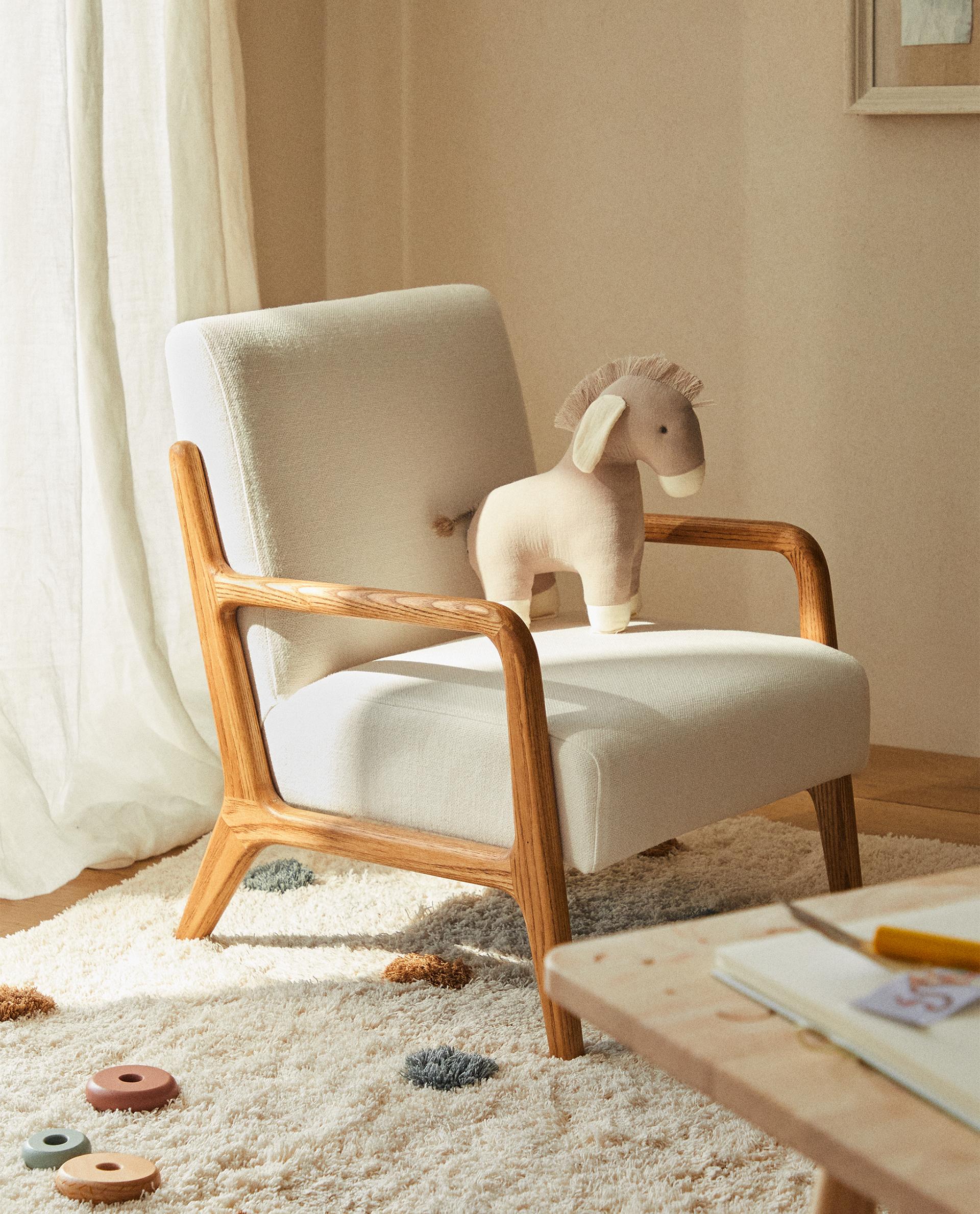 WOOD AND LINEN CHILDREN’S ARMCHAIR