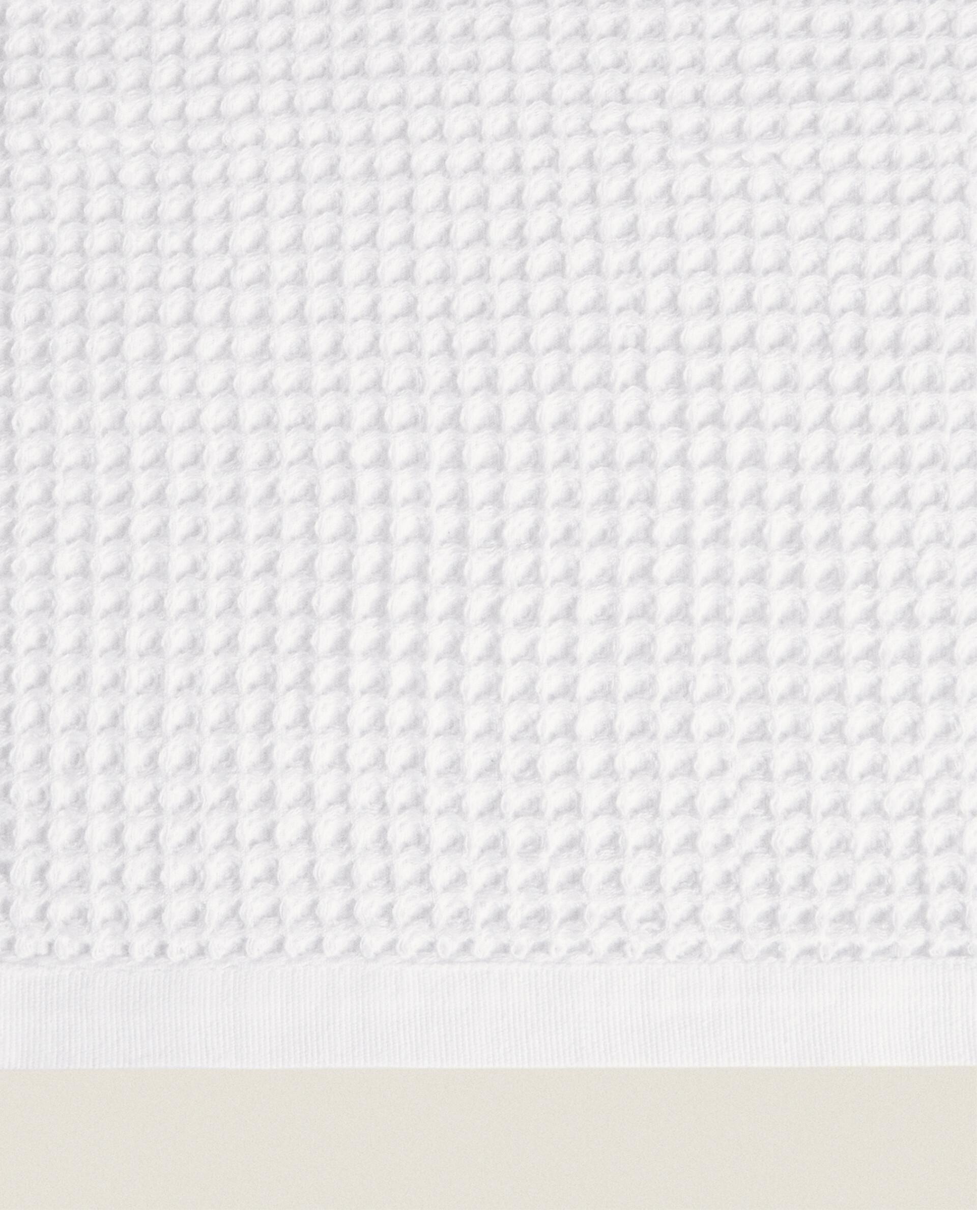 WAFFLE-KNIT COTTON BATH TOWEL