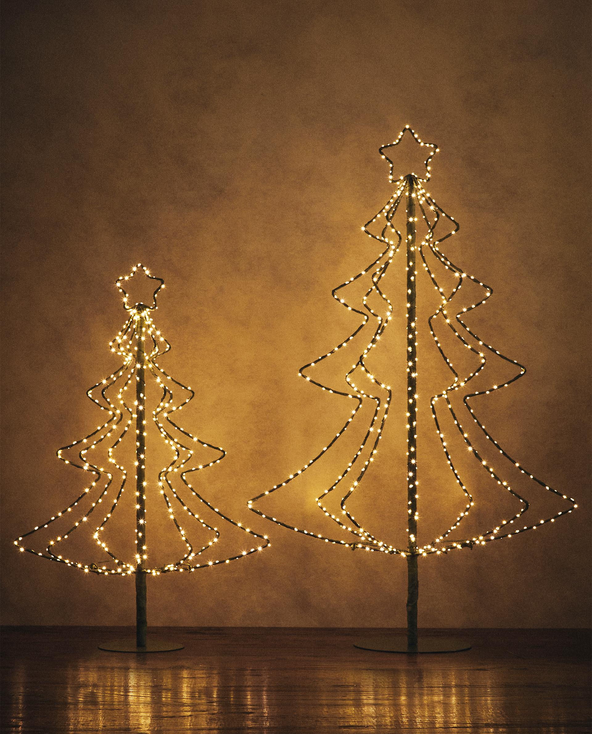 Christmas tree with large lights discount