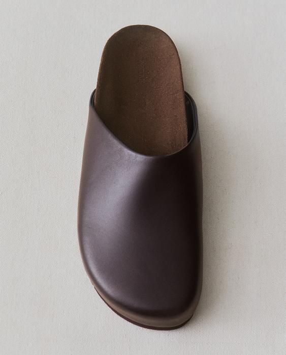 MINIMALIST LEATHER CLOGS