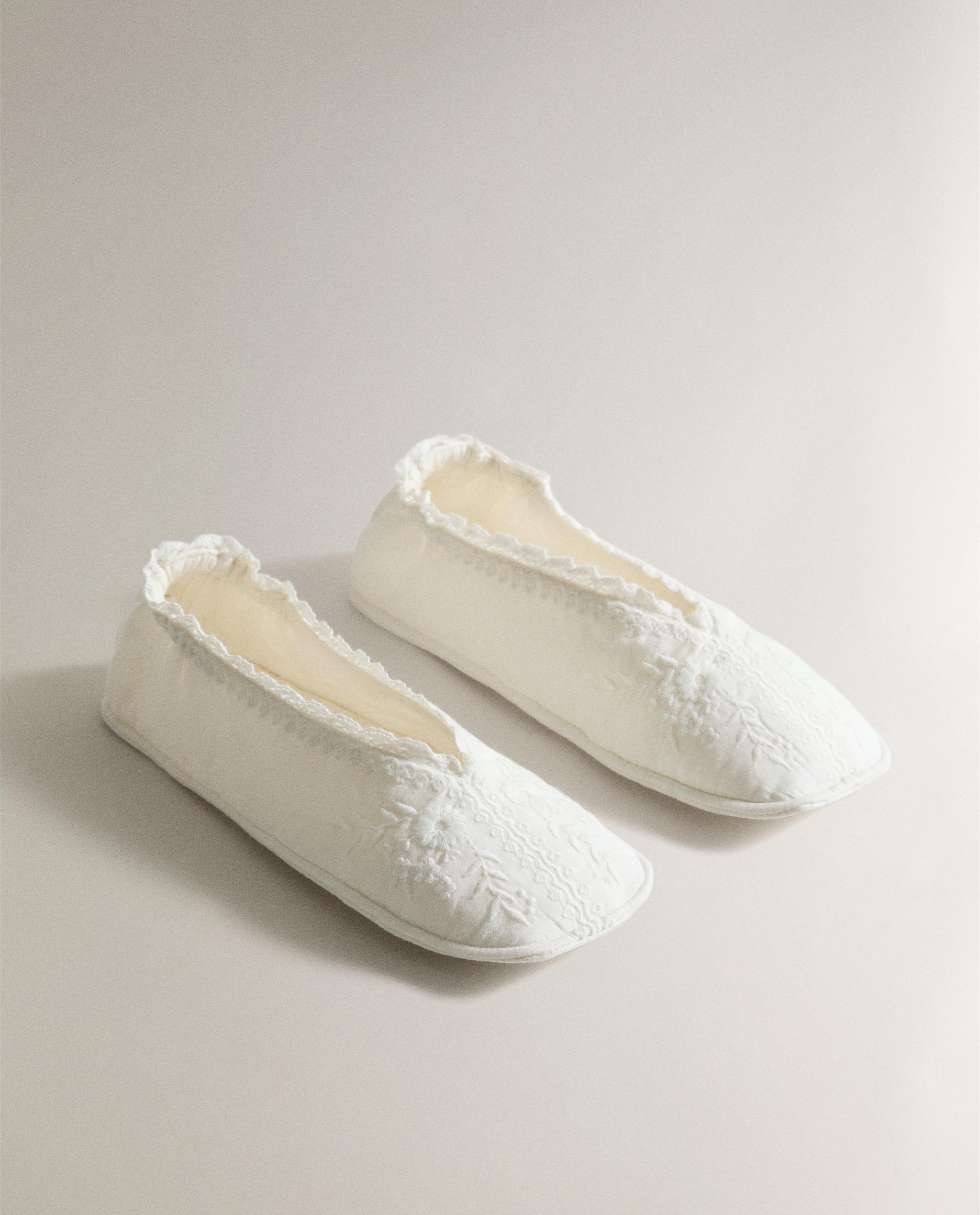 FOLDABLE LACE TRAINERS product thumbnail 3