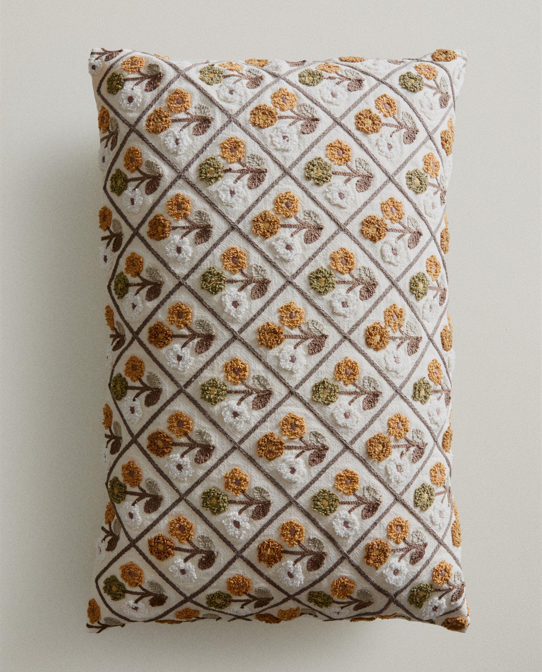 TUFTING CUSHION COVER
