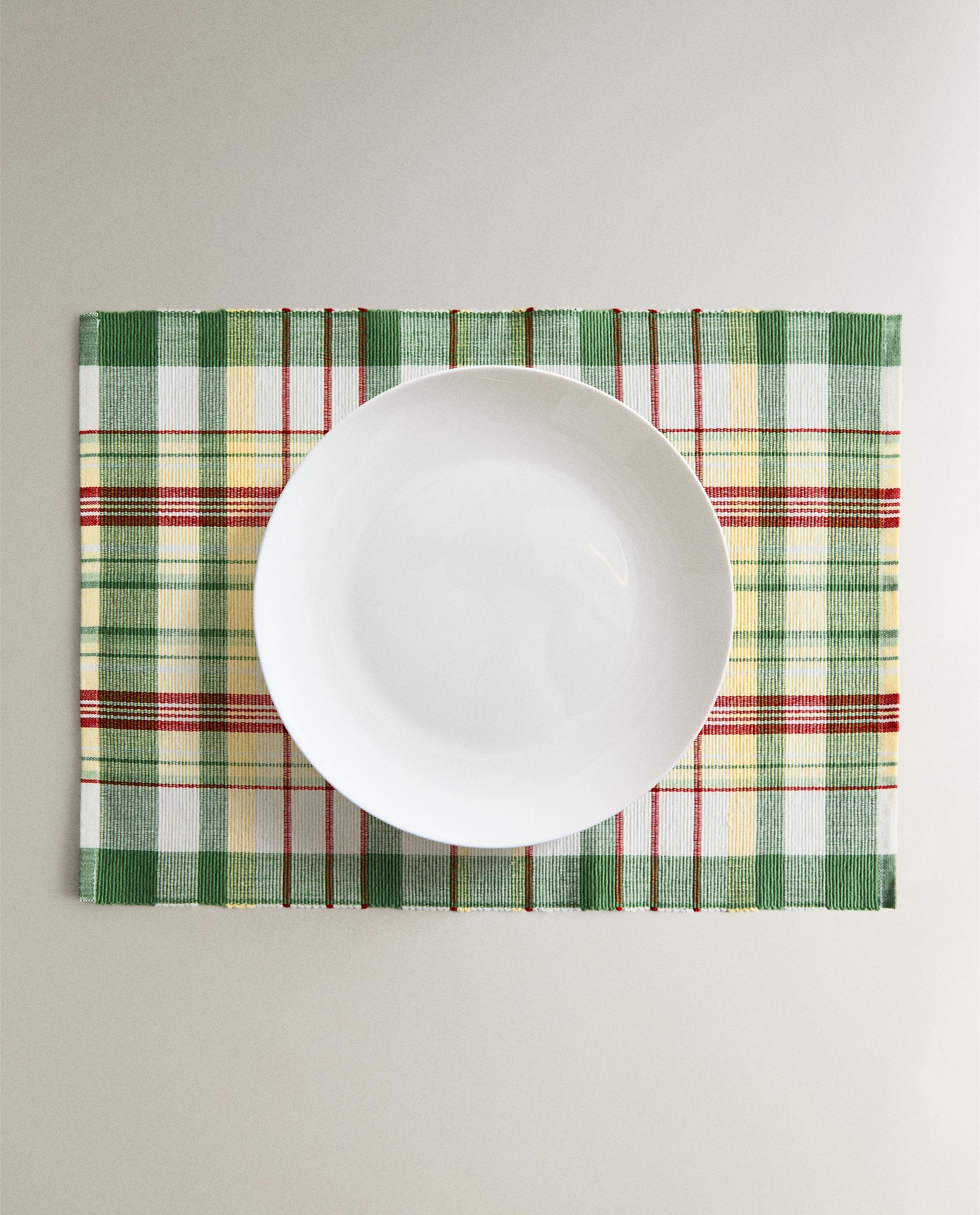 PACK OF COLOURED CHECK PLACEMATS (PACK OF 2) product thumbnail 2