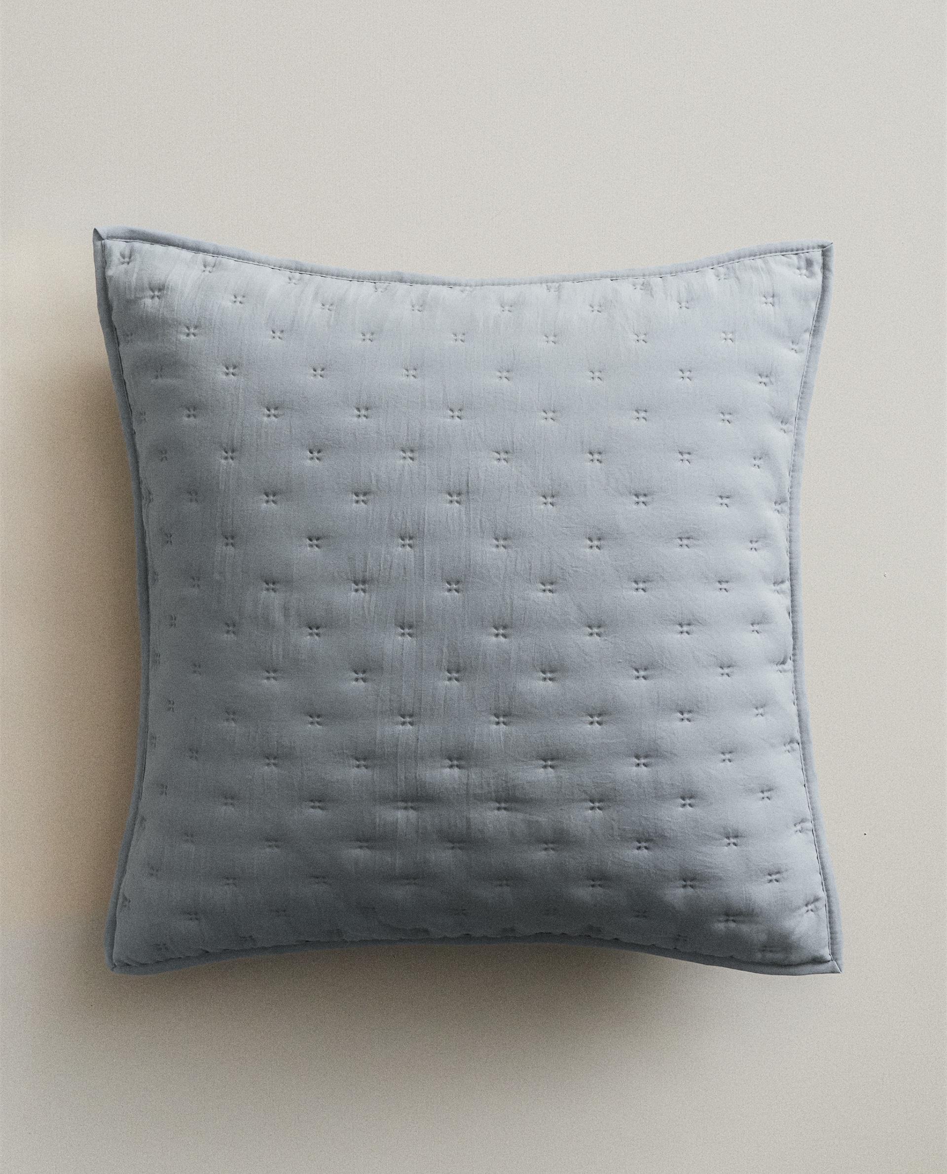 QUILTED CUSHION COVER WITH DOTS QUILTED CUSHION COVER WITH DOTS