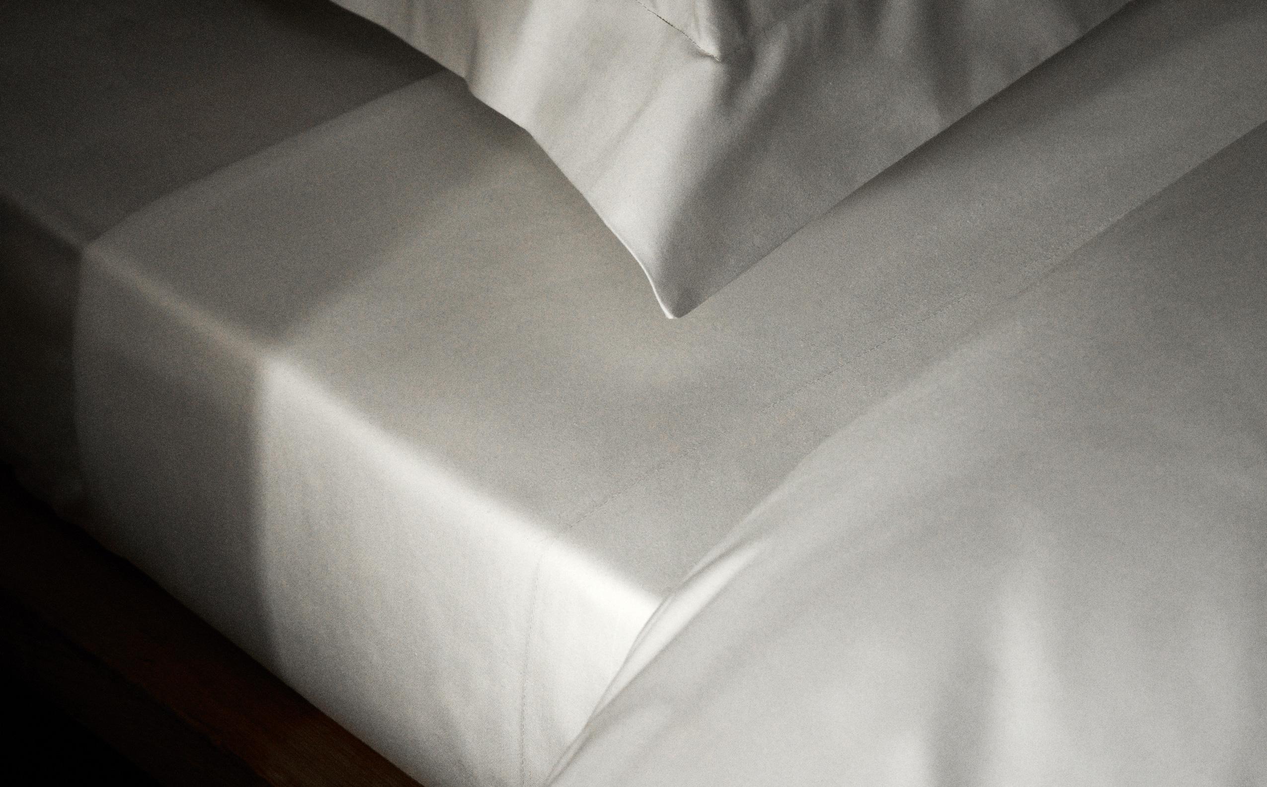 SATEEN FLAT SHEET WITH TRIM (300 THREAD COUNT) product thumbnail 9