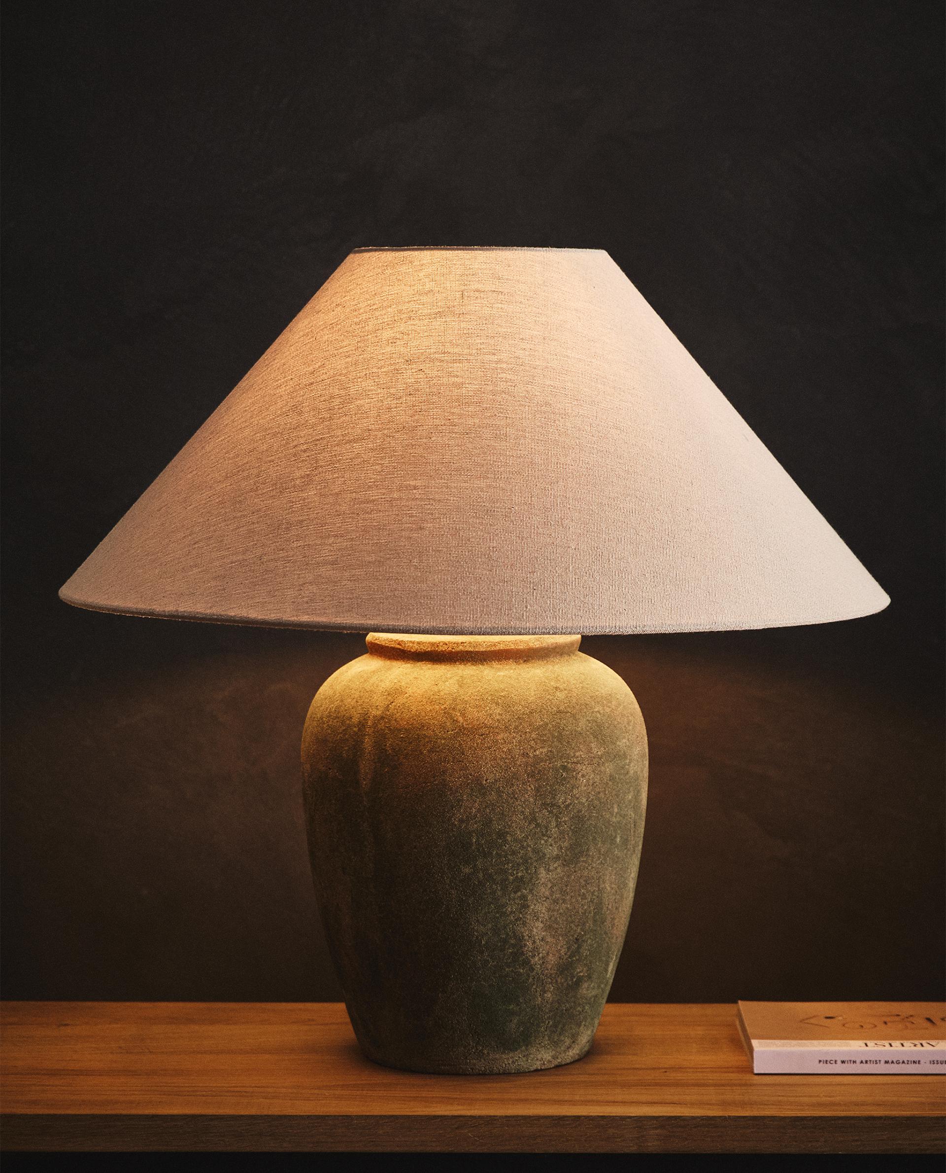 TABLE LAMP WITH CERAMIC BASE