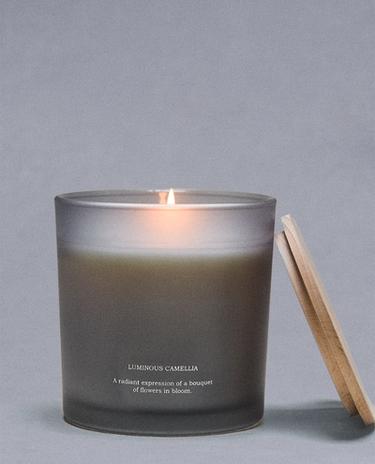 (350 G) LUMINOUS CAMELLIA SCENTED CANDLE