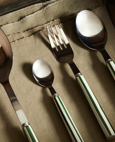 FLATWARE SET WITH CERAMIC HANDLE