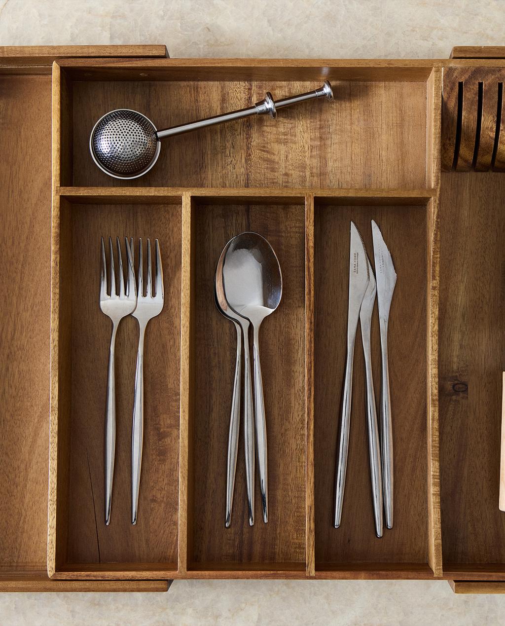 EXTENDIBLE WOODEN CUTLERY TRAY