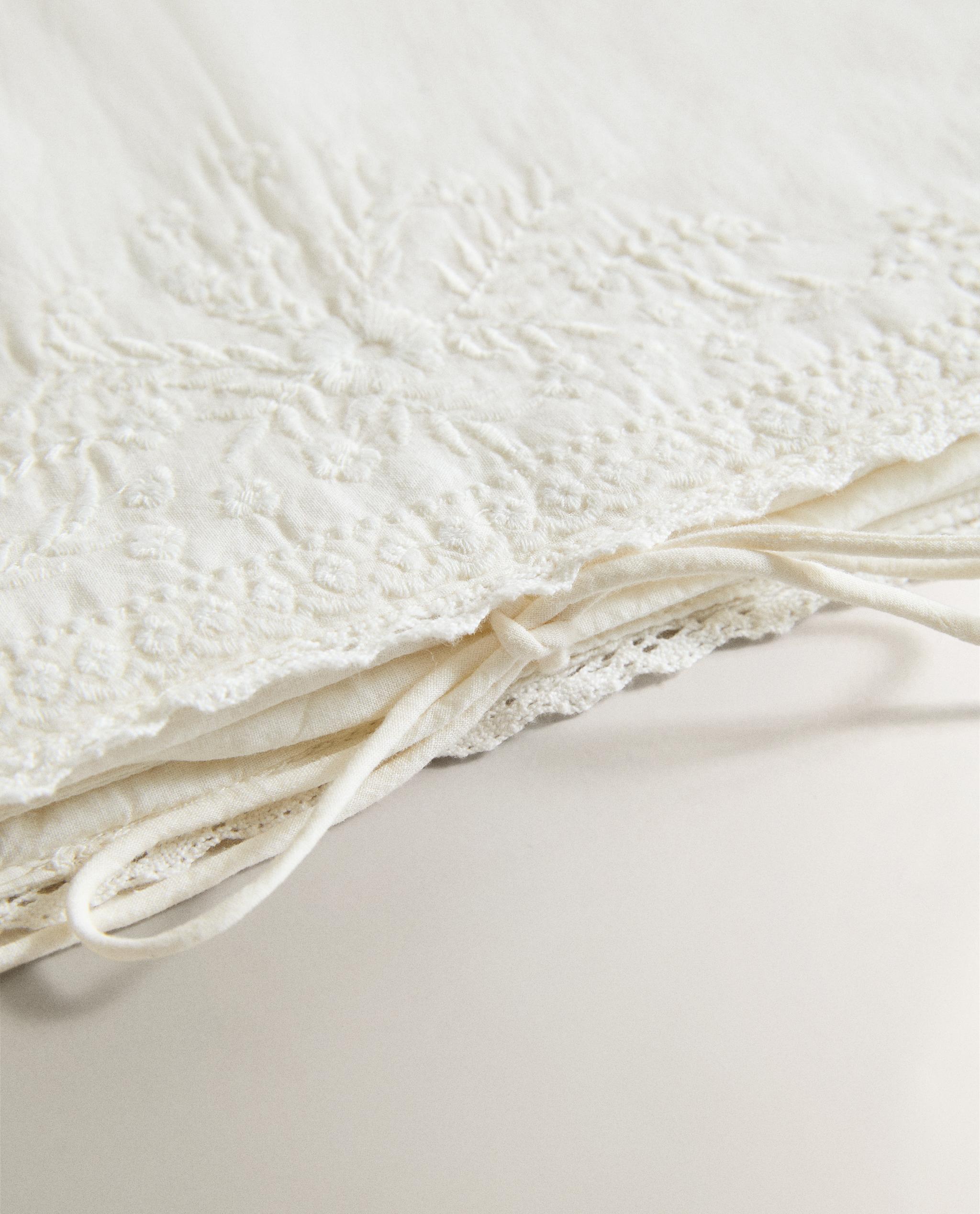 EMBROIDERED COTTON LINGERIE BAG product thumbnail 3