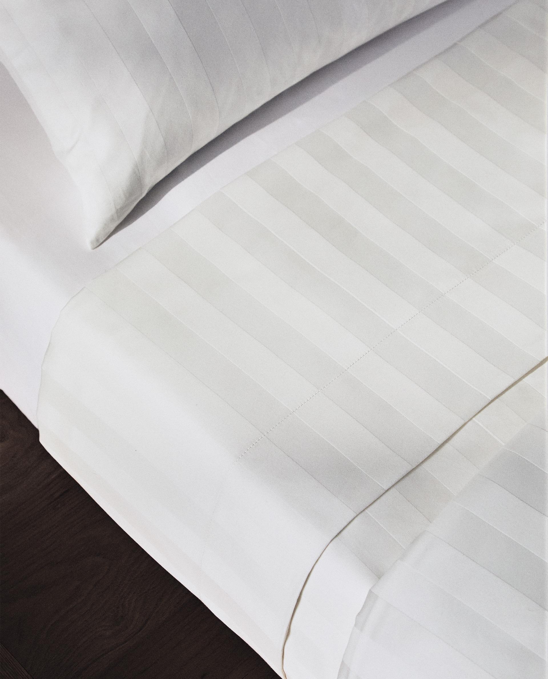 サテン ストライプ フラットシーツ (500スレッドカウント) | Zara Home