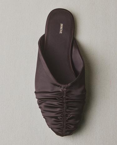 حذاء ساتان بثنيات