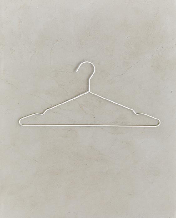 RUBBERIZED HANGERS (PACK OF 6) RUBBERIZED HANGERS (PACK OF 6)