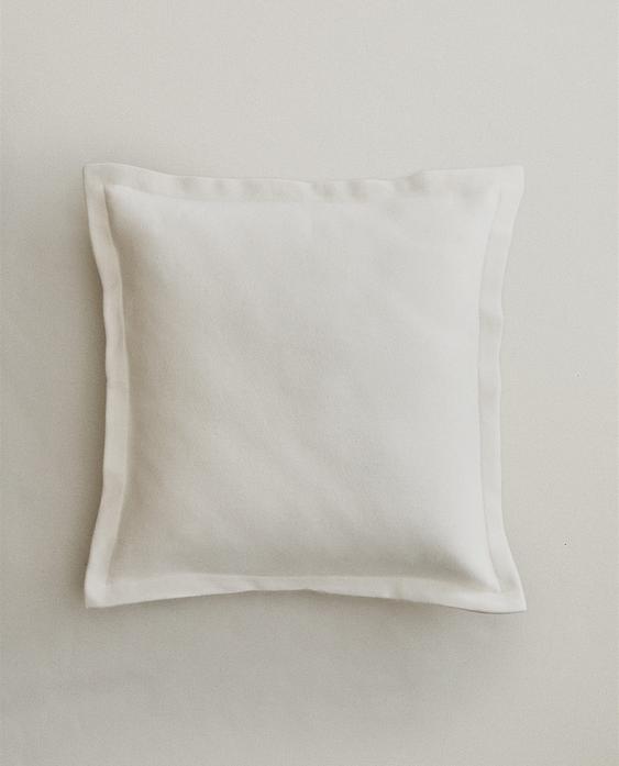 PIKETOVÁ OBLIEČKA NA VANKÚŠ S AŽÚROU PIKETOVÁ OBLIEČKA NA VANKÚŠ S AŽÚROU