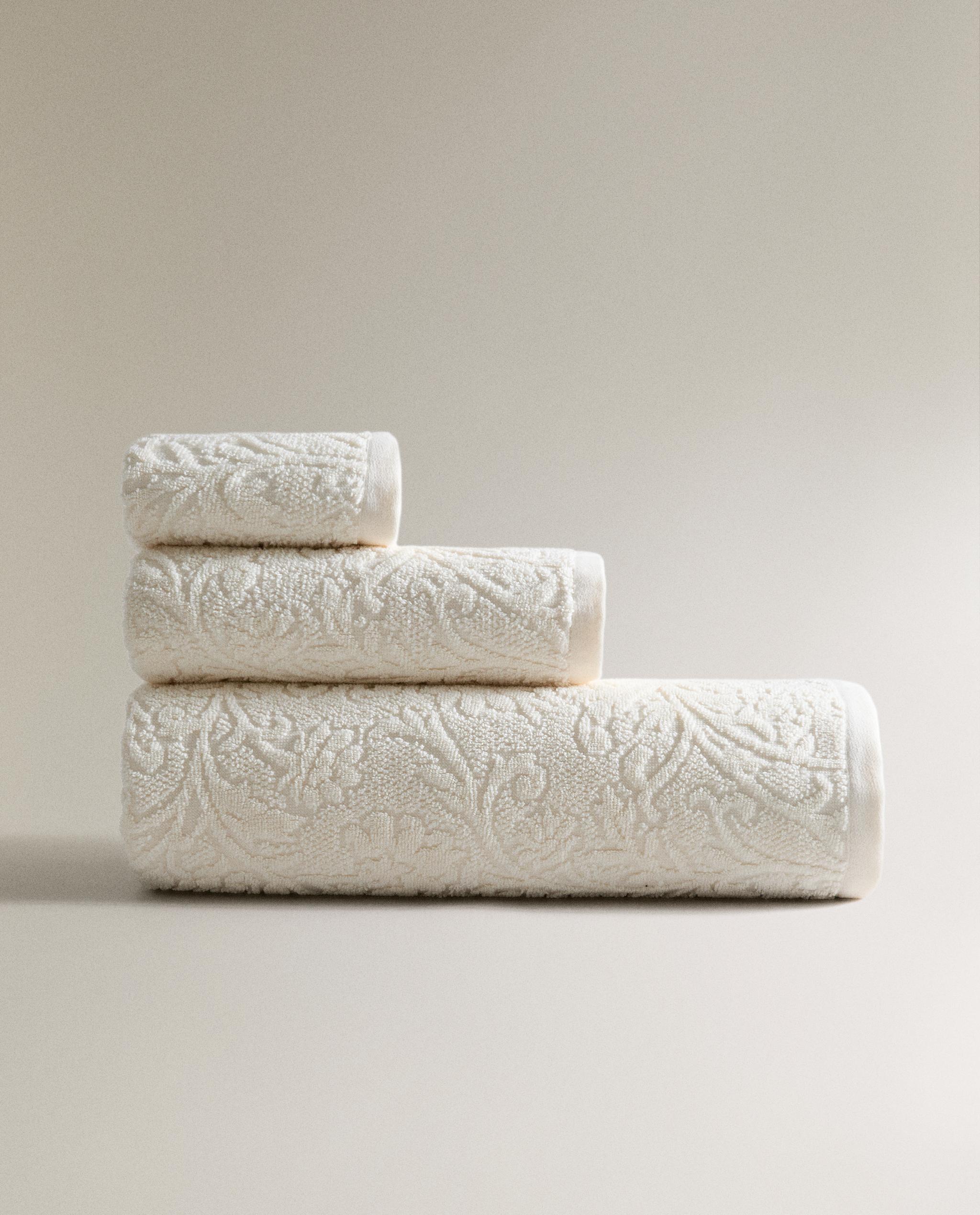 FLORAL JACQUARD BATH TOWEL product thumbnail 11