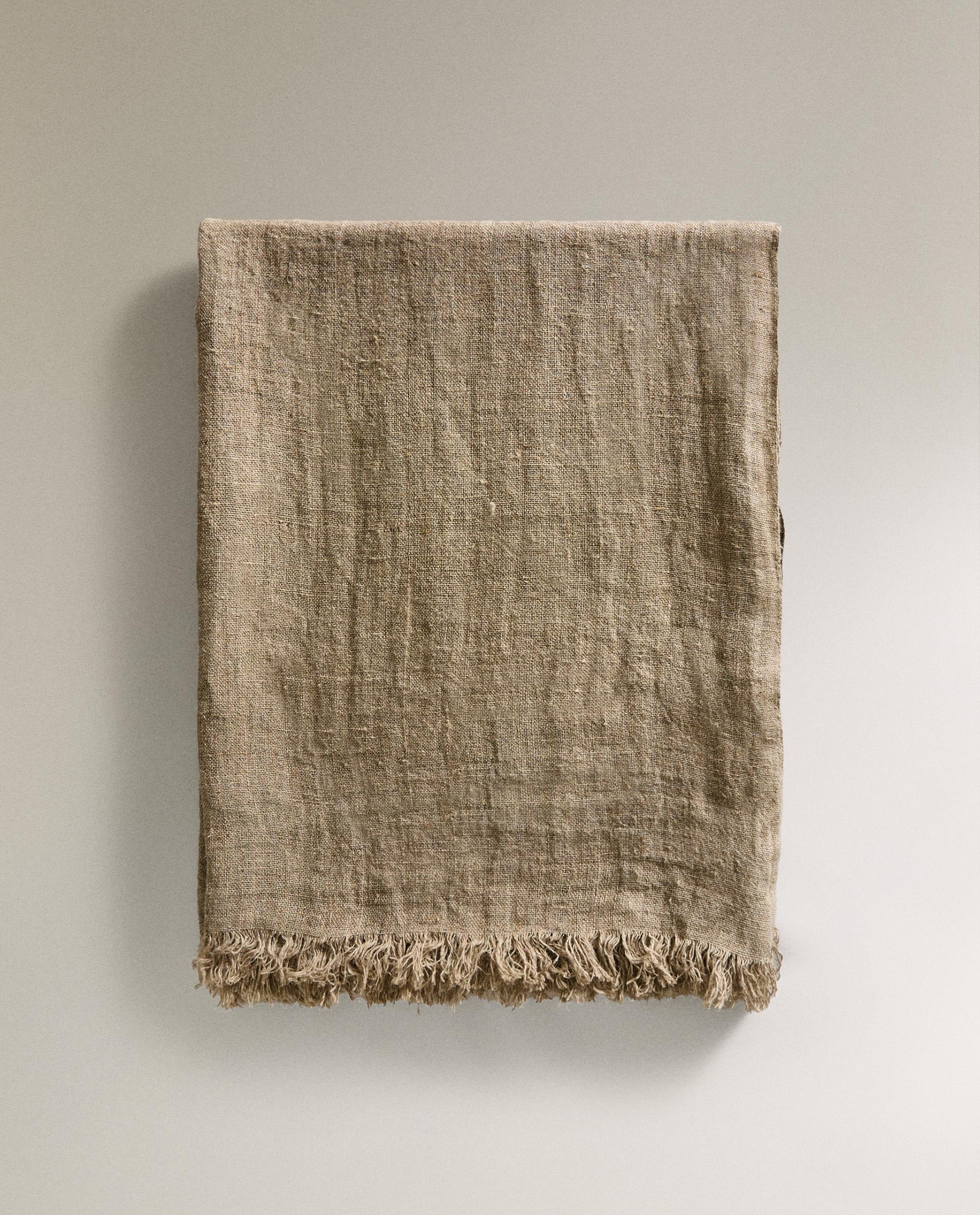 LINEN THROW