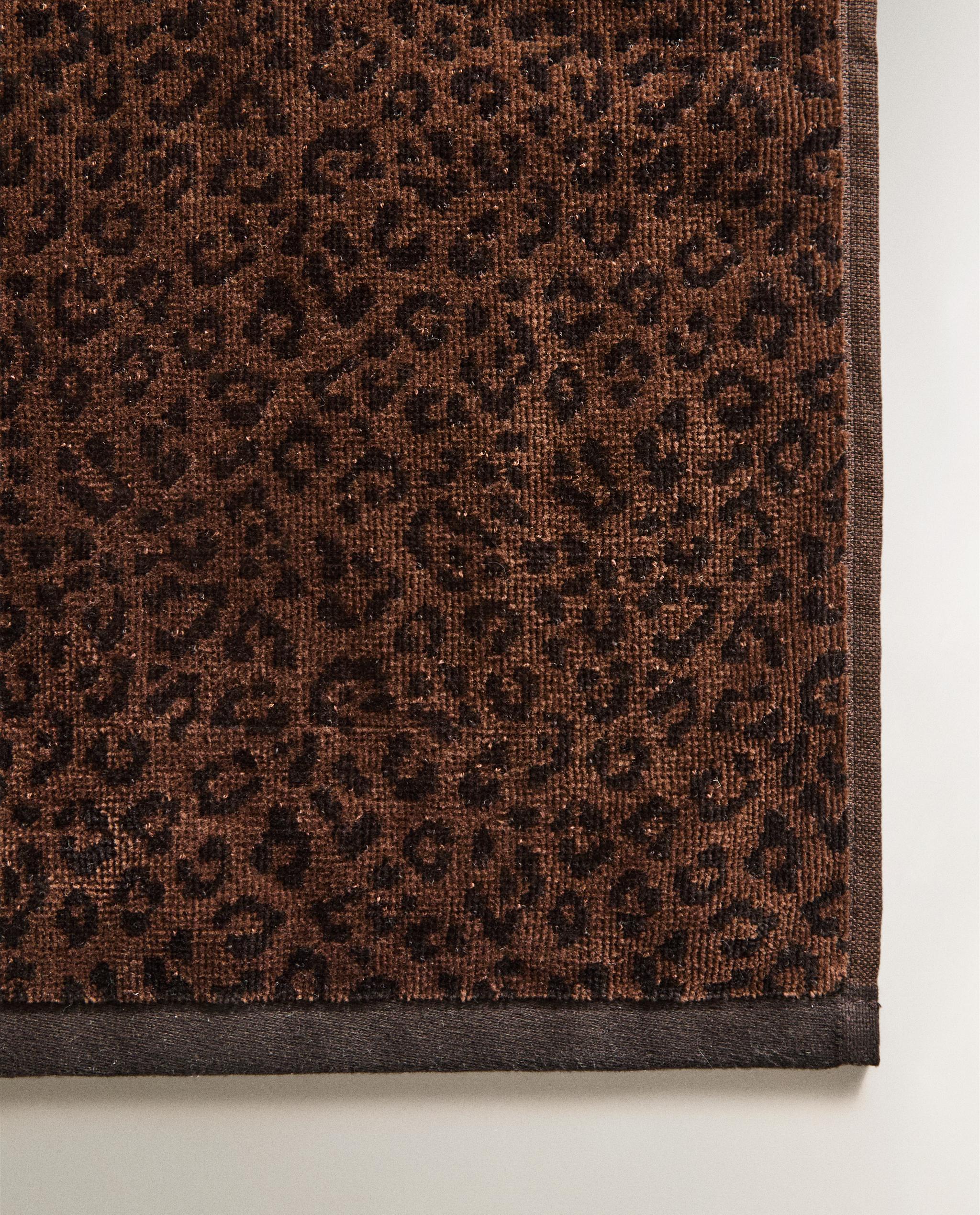ANIMAL PRINT VELOUR BEACH TOWEL product thumbnail 4