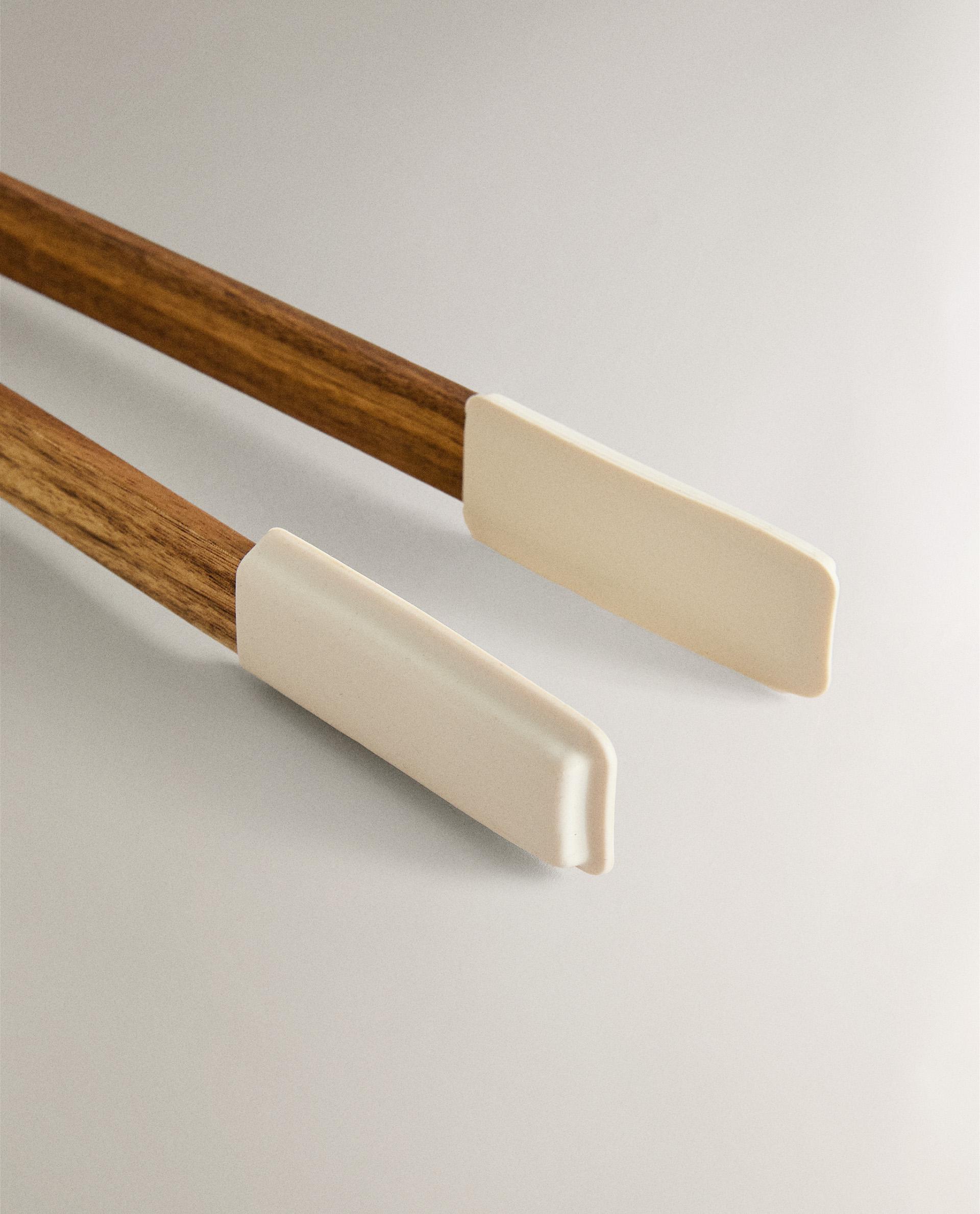 SILICONE AND WOODEN TONGS