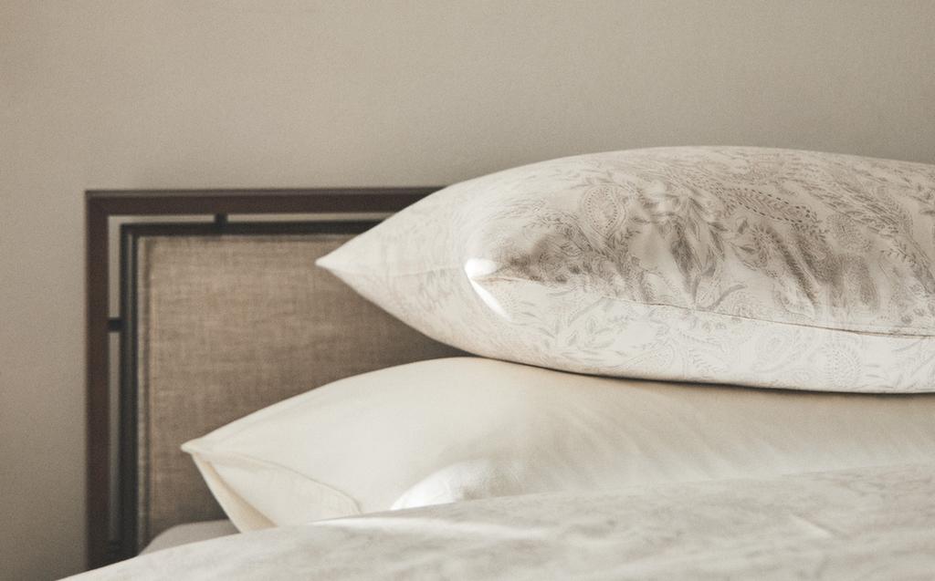 SATEEN PAISLEY PILLOWCASE