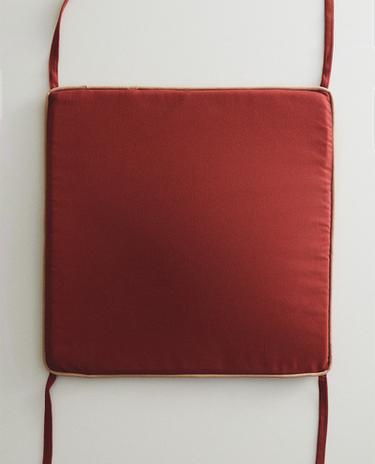 ALMOFADA PARA ENCOSTO DE CADEIRA EM CONTRASTE ALMOFADA PARA ENCOSTO DE CADEIRA EM CONTRASTE
