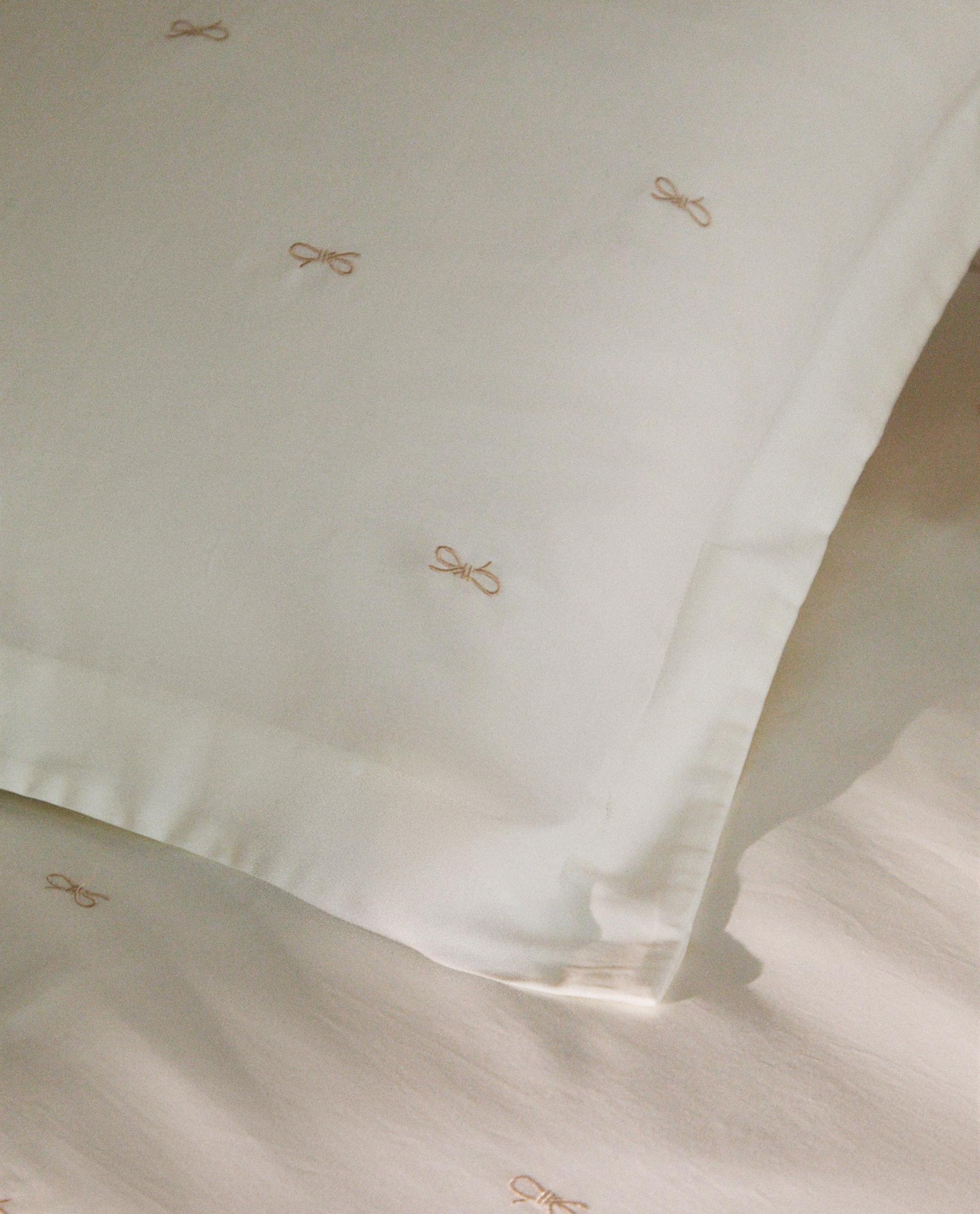 COTTON SATEEN PILLOWCASE WITH BOWS (300 THREAD COUNT) product thumbnail 2