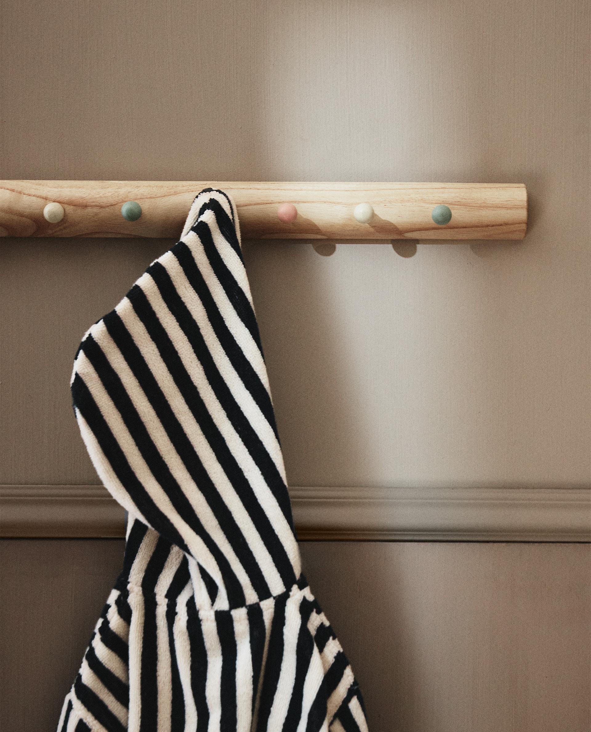 BUNTES KINDERWANDGARDEROBE BUNTES KINDERWANDGARDEROBE