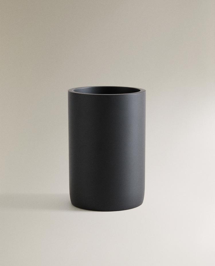 BLACK RESIN TOOTHBRUSH HOLDER