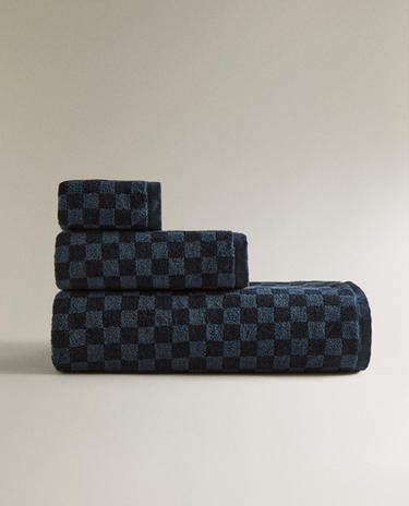 CHECKERBOARD BATH TOWEL