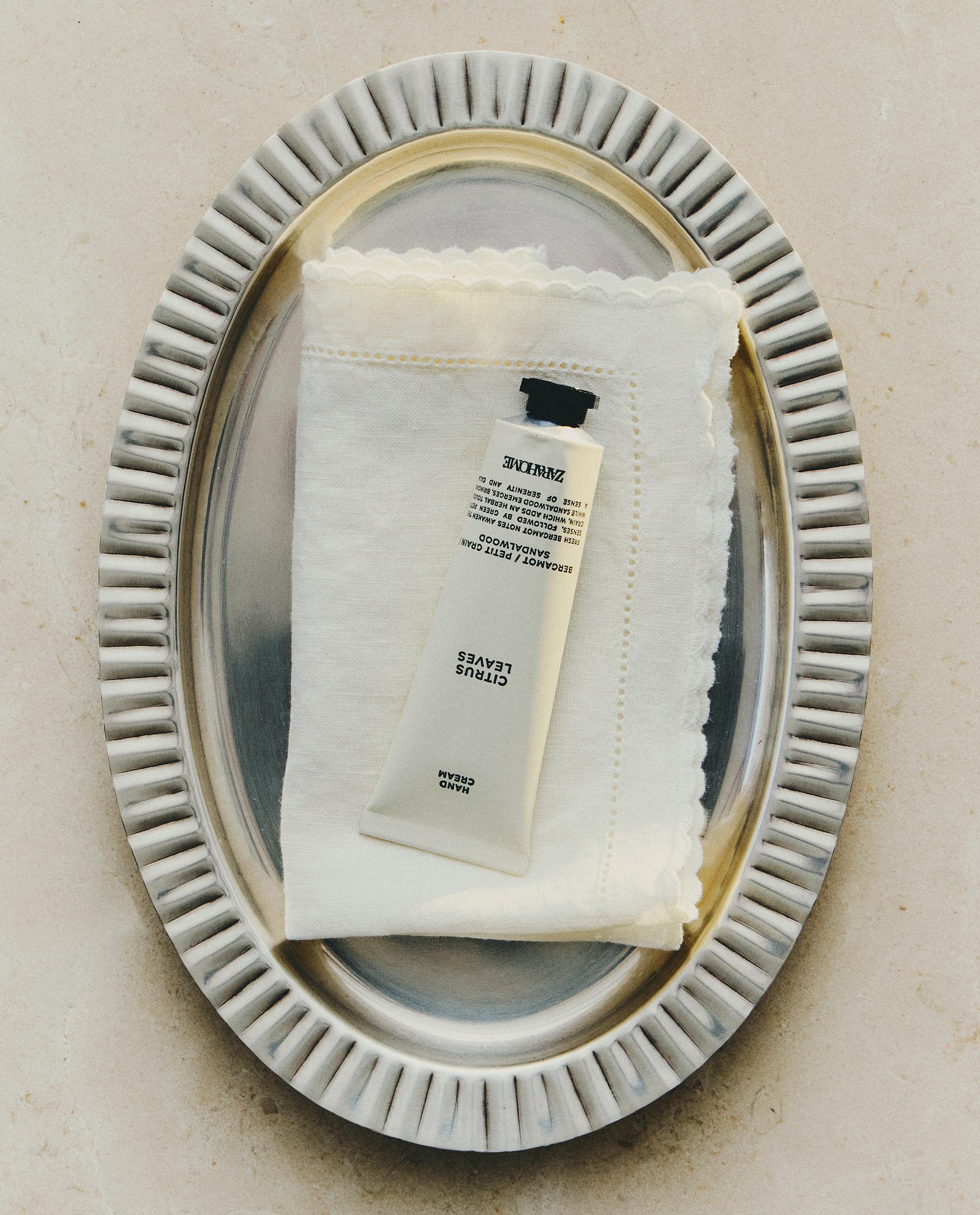 SCALLOPED METAL BATHROOM TRAY