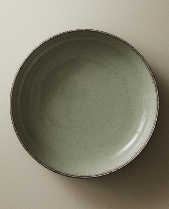 PORCELAIN SOUP PLATE WITH ANTIQUE FINISH RIM