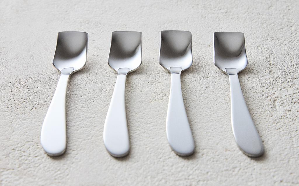 CONJUNTO DE COLHERES PEQUENAS DE SORVETE COM CABO CURVADO (CONJUNTO DE 4) CONJUNTO DE COLHERES PEQUENAS DE SORVETE COM CABO CURVADO (CONJUNTO DE 4)