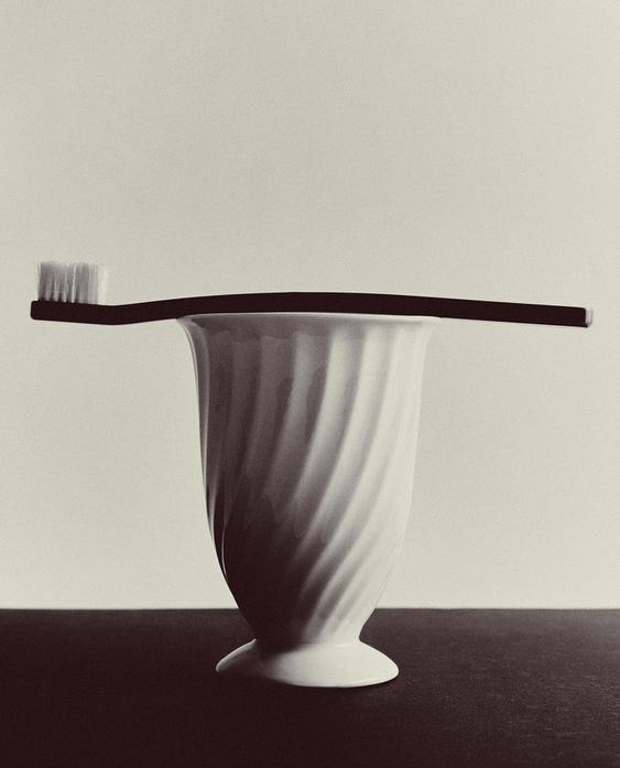 EMBOSSED CERAMIC TOOTHBRUSH TUMBLER