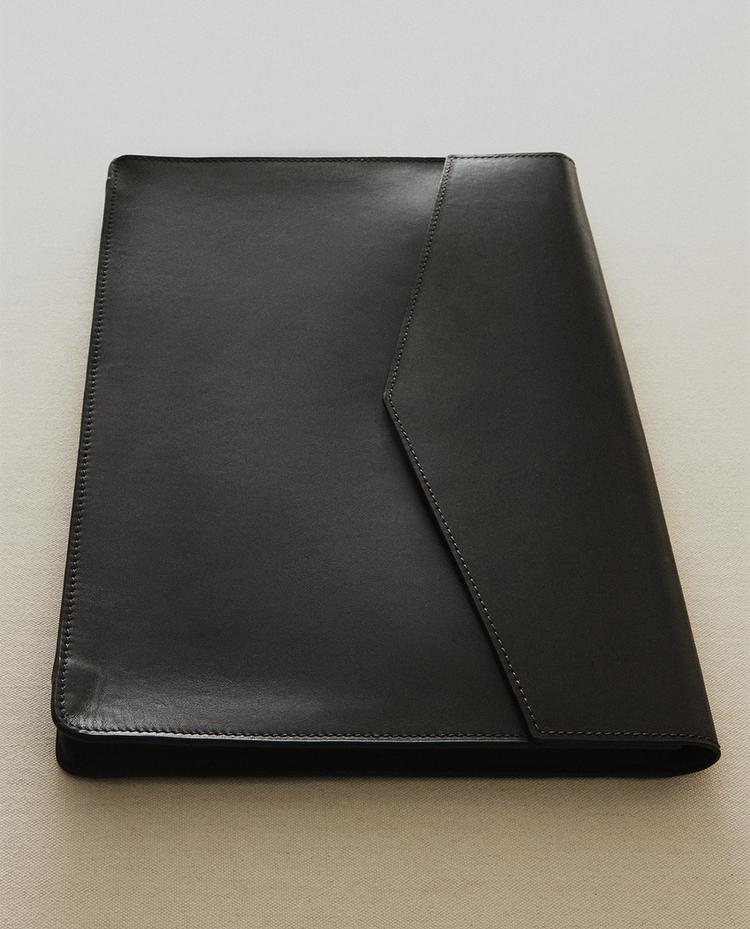 KOŽENÉ PUZDRO NA DOKUMENTY KOŽENÉ PUZDRO NA DOKUMENTY