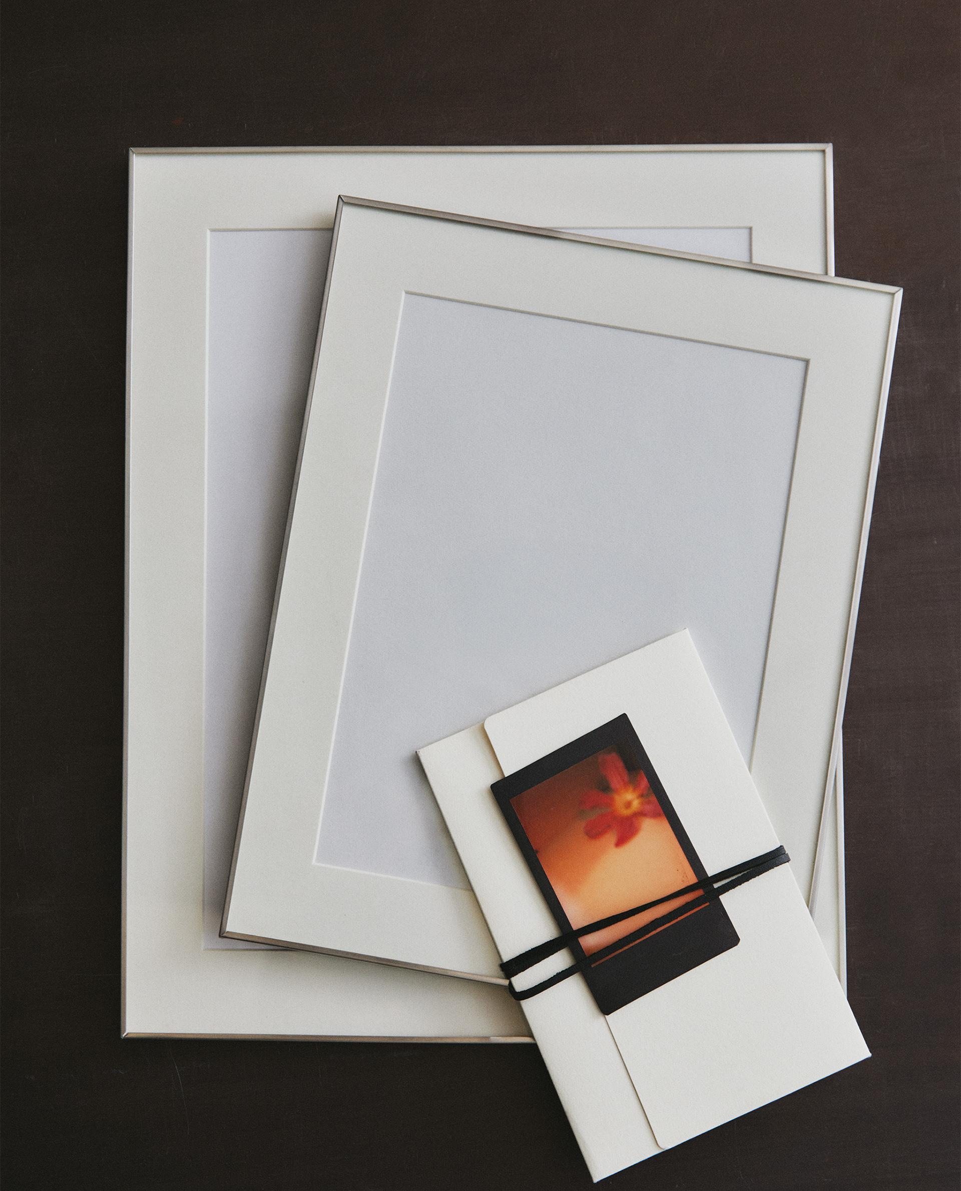 PHOTO FRAME WITH THIN SILVER BORDER PHOTO FRAME WITH THIN SILVER BORDER