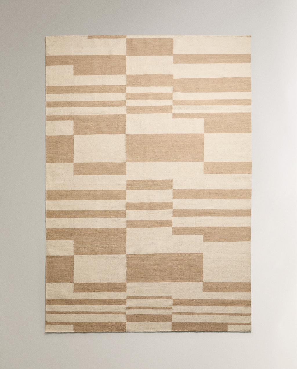 AREA RUG WITH IRREGULAR RECTANGLES