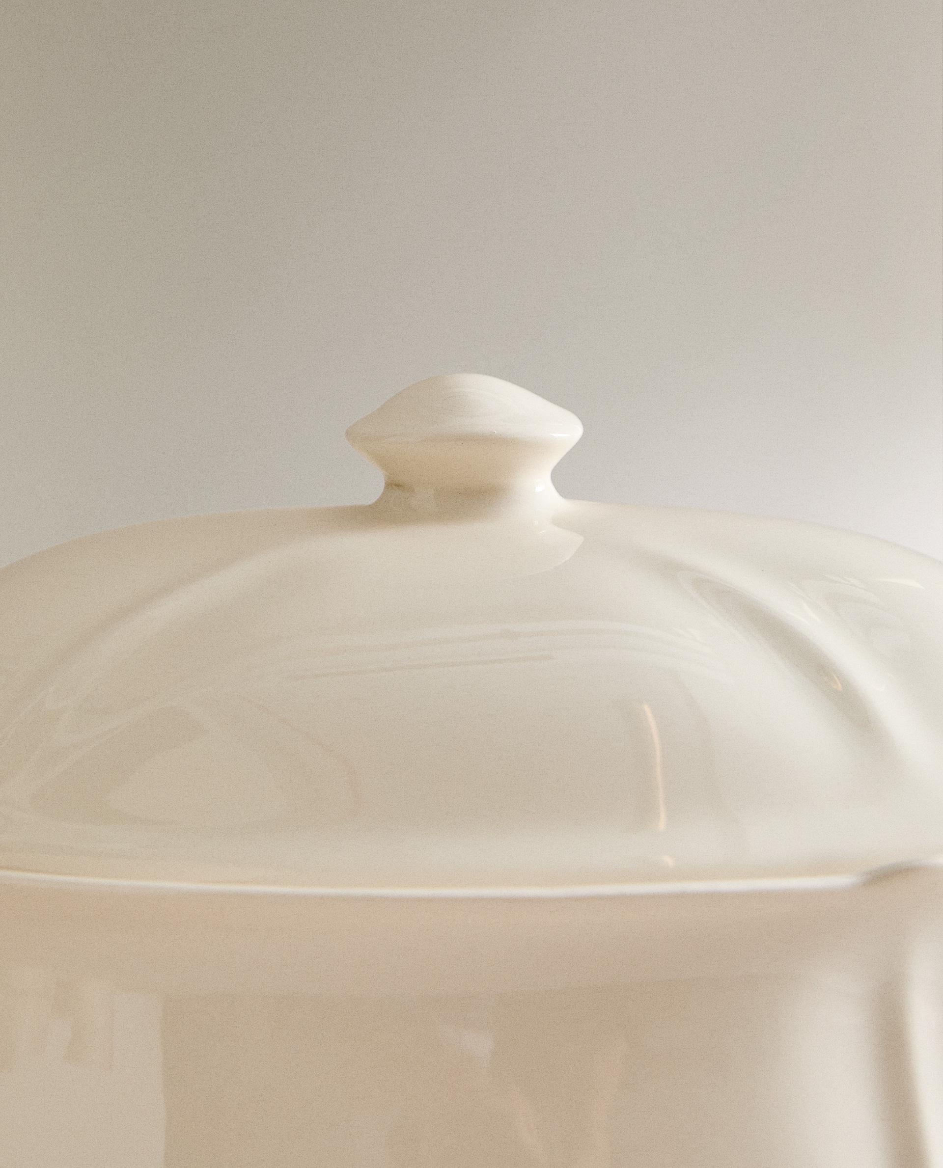 EARTHENWARE TUREEN WITH RAISED-DESIGN EDGE product thumbnail 3