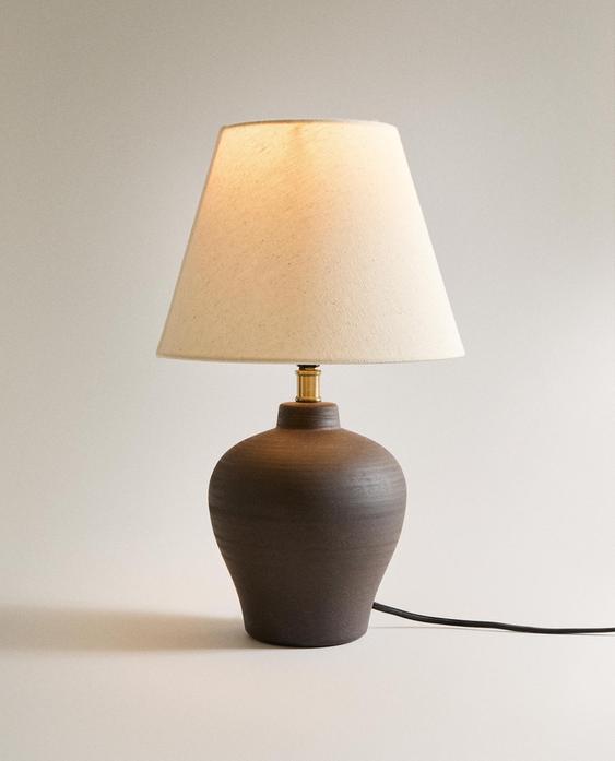 CERAMIC TABLE LAMP