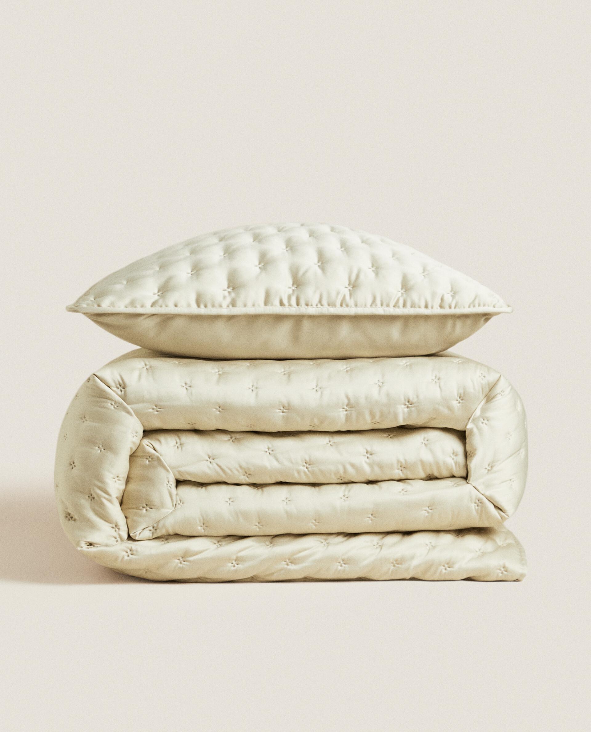 PLAIN QUILTED BEDSPREAD WITH KNOTS product thumbnail 5